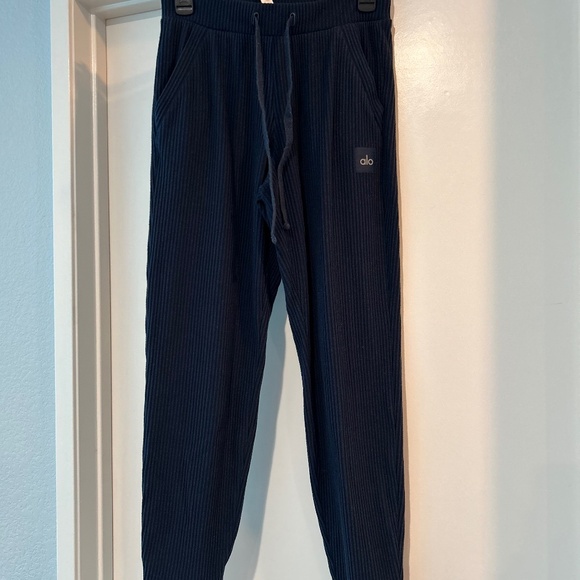 Alo - Picture 1 of 2